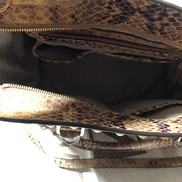 Michael Kors Selma Stud Sand Python Shoulder Bag L - Picture 6 of 8